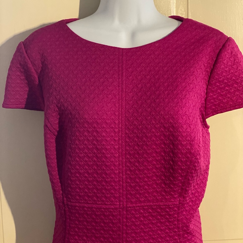 Cap sleeve fuscia dress with heart print